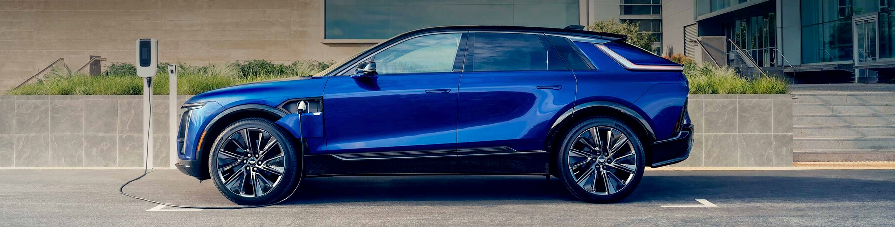 The All-Electric 2024 LYRIQ Displayed in an Impressive Showroom