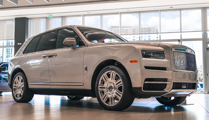 Rolls-Royce's Newest Car Features Its Own Cocktail Tables for